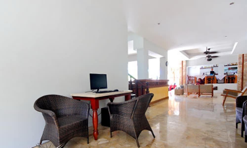 Kuta One Party Hotel Екстериор снимка