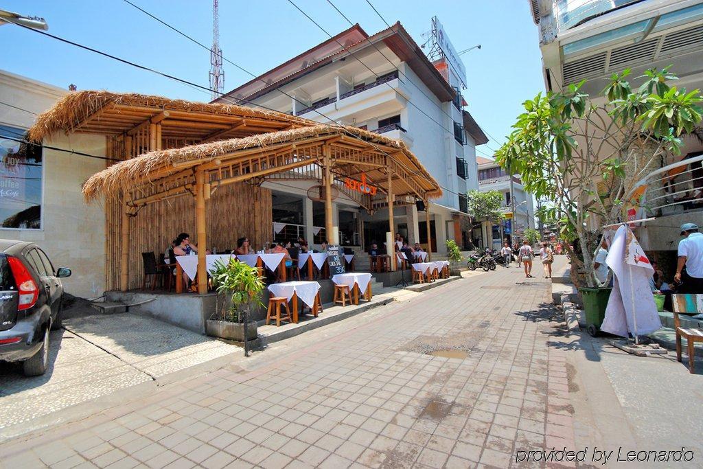 Kuta One Party Hotel Екстериор снимка