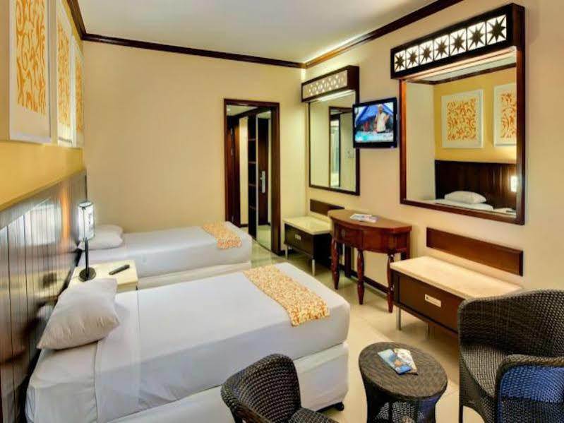 Kuta One Party Hotel Екстериор снимка