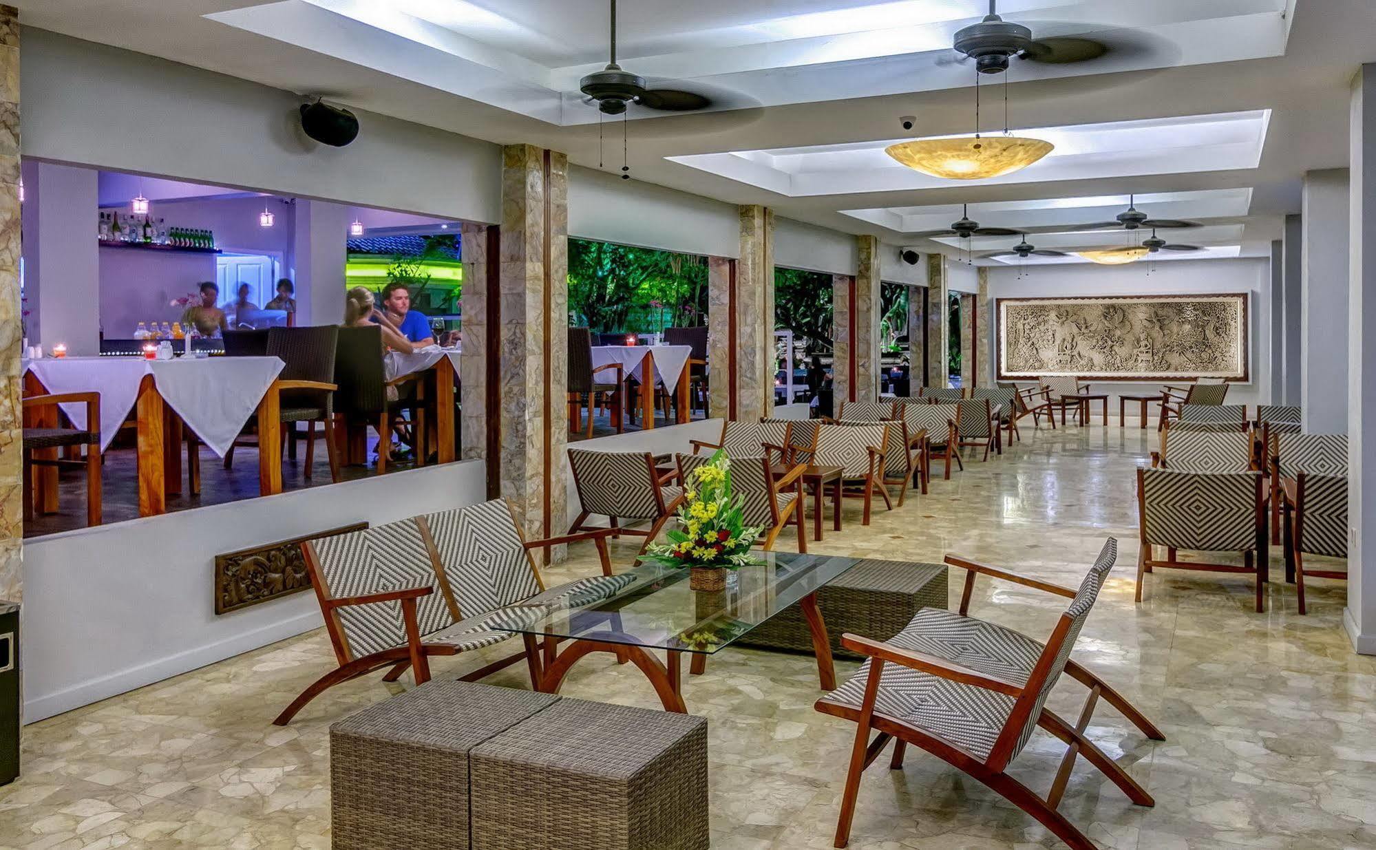 Kuta One Party Hotel Екстериор снимка