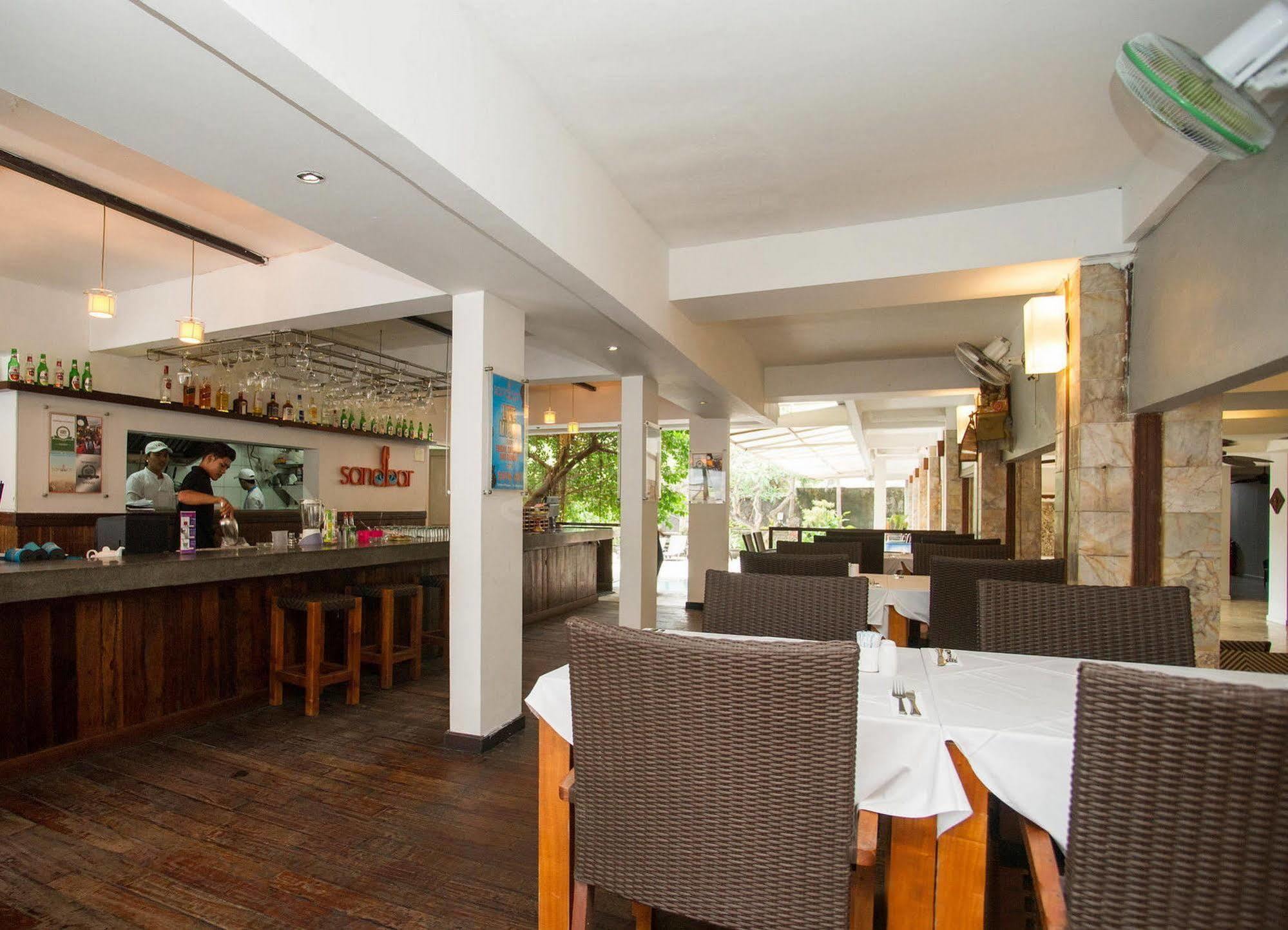 Kuta One Party Hotel Екстериор снимка
