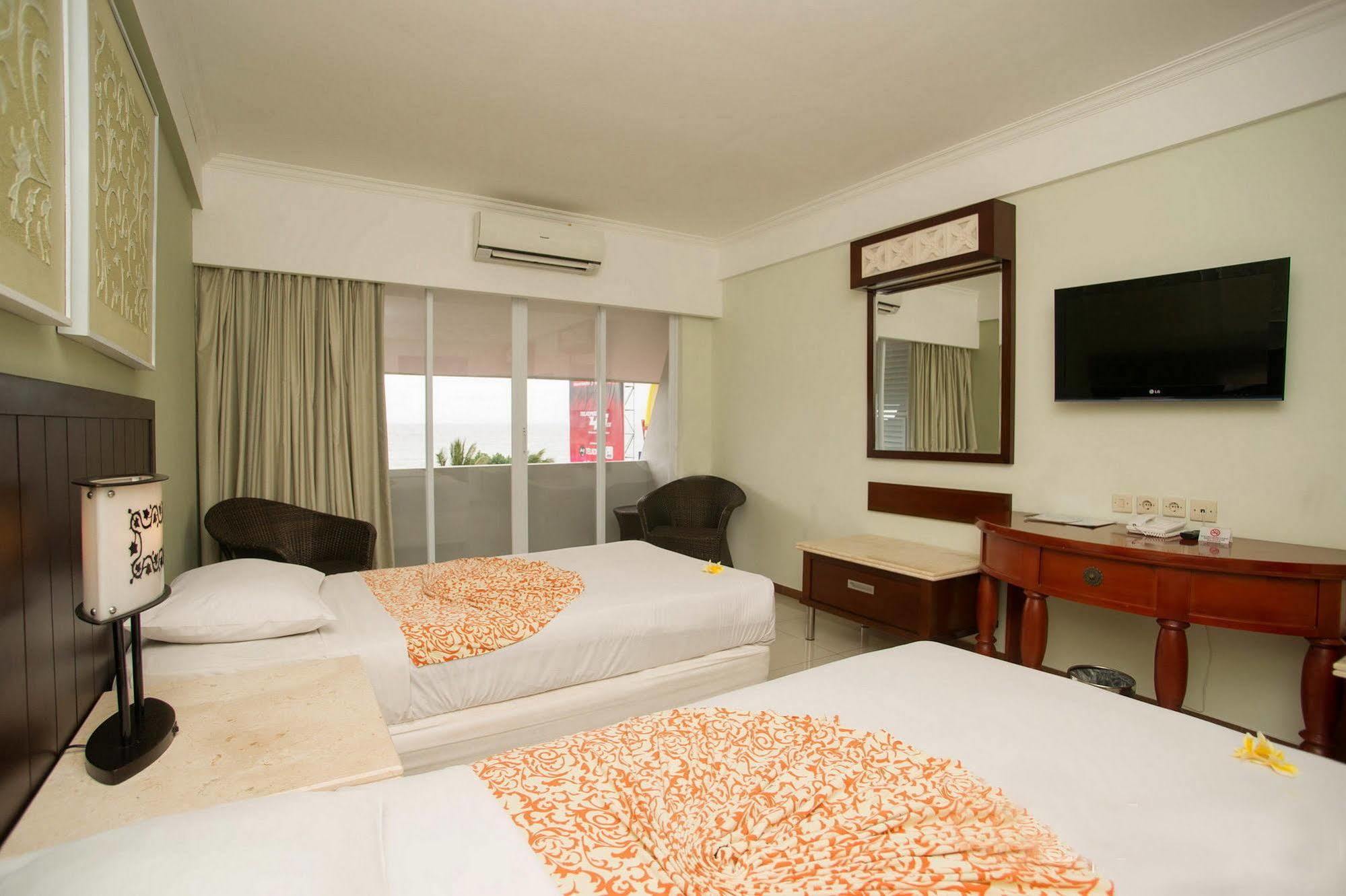 Kuta One Party Hotel Екстериор снимка