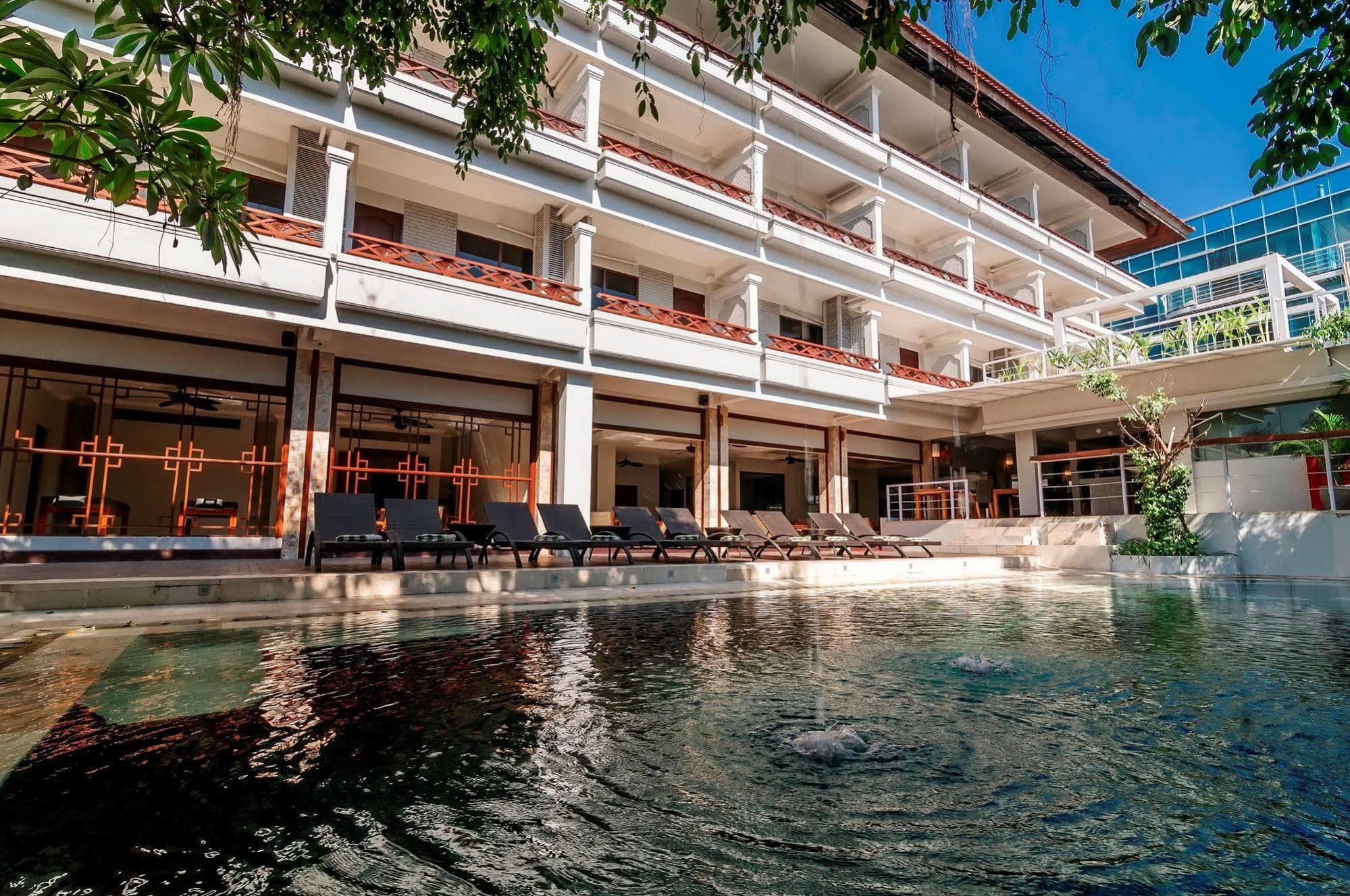 Kuta One Party Hotel Екстериор снимка
